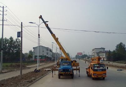 क्या सौर स्ट्रीट लैंप अभी भी बरसात के दिनों म चालू है?-风向标-4}}组-夏雨